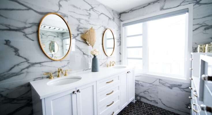 Essential Stylish Small Bathroom Ideas with Wainscoting